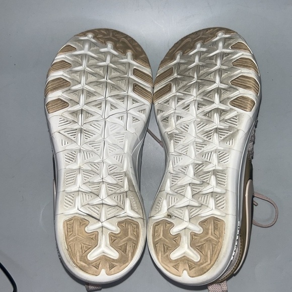 Pre loved Women’s Nike Free T7 sneakers - Picture 5 of 7